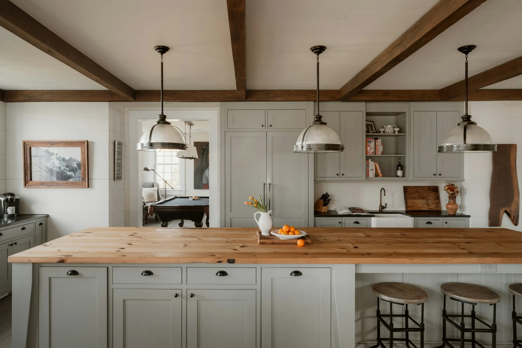 Pendant lighting above a kitchen island